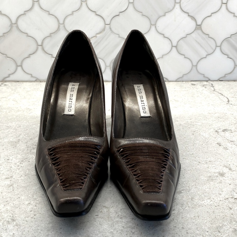 Ann Marino 2 1/2” chocolate brown leather pumps with suede design on toes.